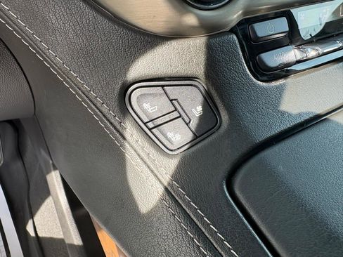 Used 2020 GMC Yukon Denali w/ Denali Ultimate Package AWD/4WD image 33