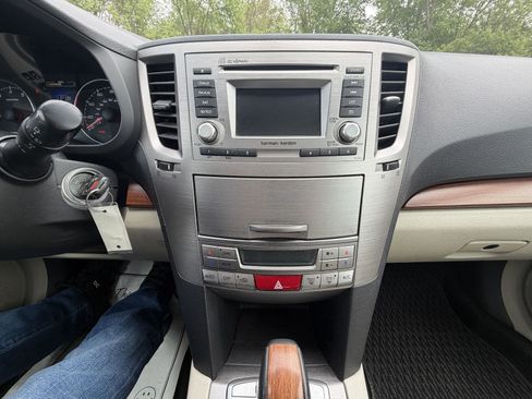 Used 2014 Subaru Outback 2.5i Limited w/ Moonroof Package AWD/4WD image 17