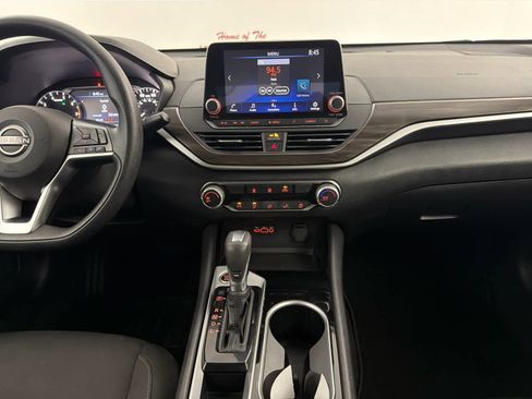 Used 2024 Nissan Altima 2.5 SV FWD image 19