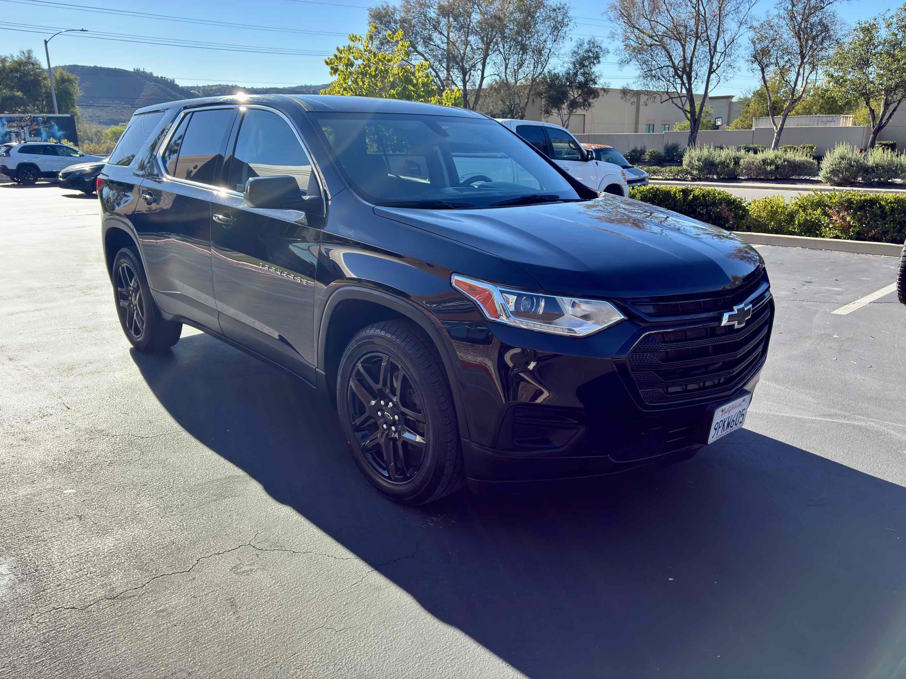 Used 2021 Chevrolet Traverse LS w/ LPO, Black Accent Package FWD image 6