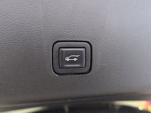 Used 2022 Chevrolet Traverse LT AWD/4WD image 35