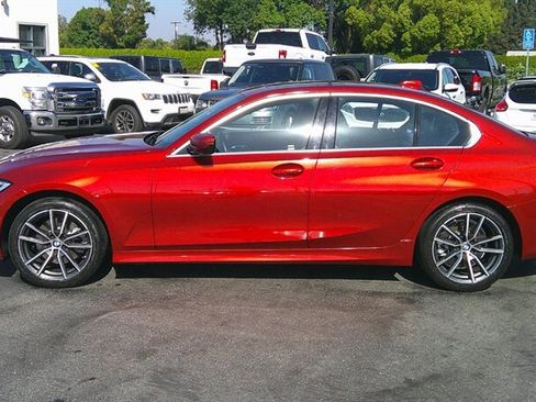 Used 2020 BMW 330i Sedan w/ Premium Package image 3