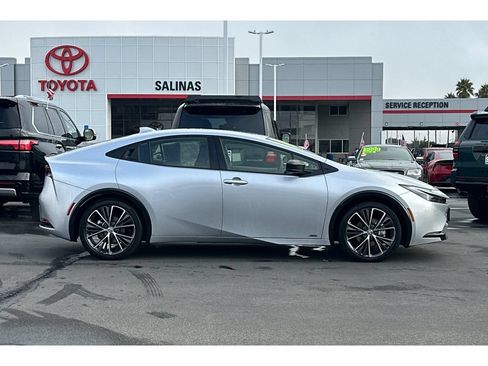 Used 2023 Toyota Prius XLE AWD/4WD image 3