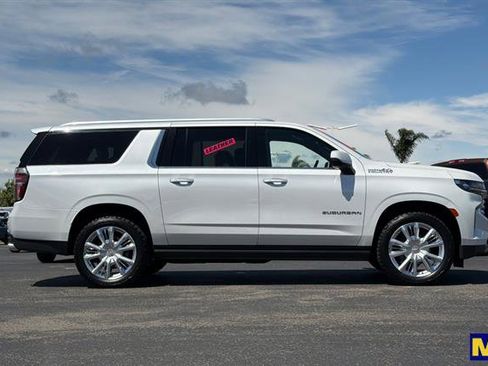 Used 2021 Chevrolet Suburban High Country w/ Premium Package AWD/4WD image 3