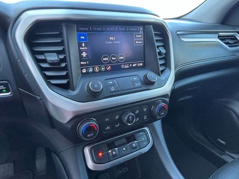 Used 2023 GMC Acadia SLT image 26