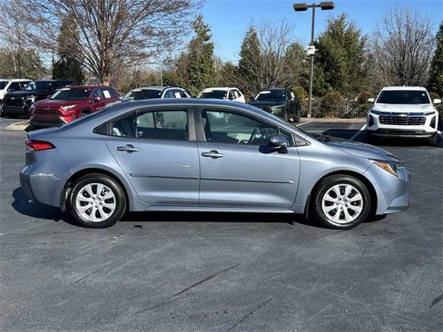 Used 2023 Toyota Corolla LE image 3