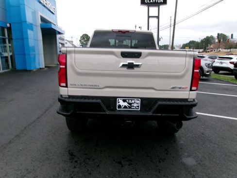 New 2026 Chevrolet Silverado 2500 ZR2 image 7
