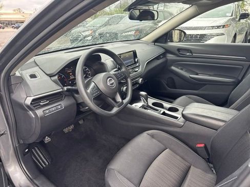 Used 2024 Nissan Altima 2.5 S FWD image 9