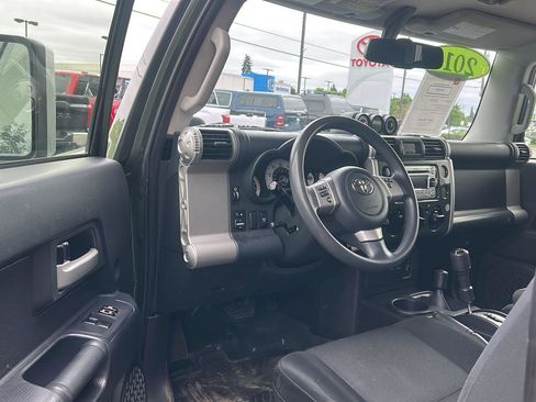 Used 2014 Toyota FJ Cruiser 4WD w/ Convenience Package image 9
