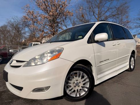 Used 2009 Toyota Sienna XLE image 3