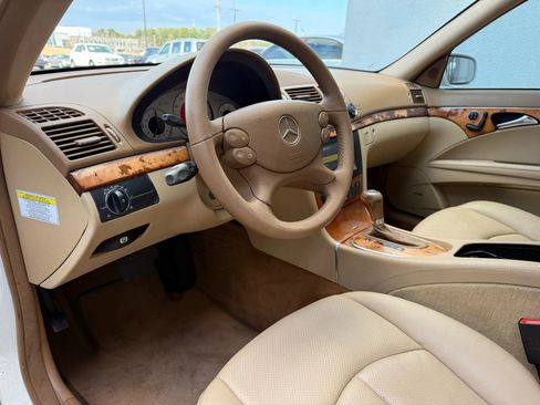 Used 2008 Mercedes-Benz E 350 4MATIC Sedan image 17