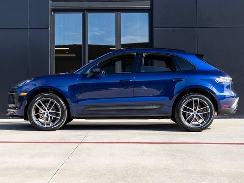 Certified 2026 Porsche Macan AWD/4WD image 2