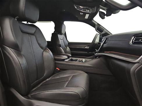 Used 2023 Jeep Wagoneer L Series II image 28