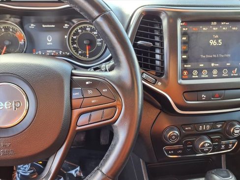 Used 2019 Jeep Cherokee Trailhawk w/ Cold Weather Group image 12