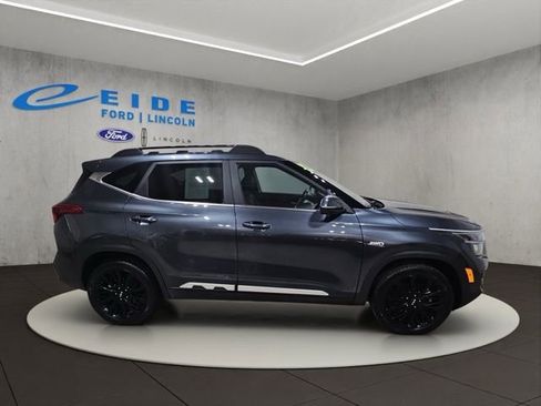 Used 2022 Kia Seltos Nightfall Edition image 6