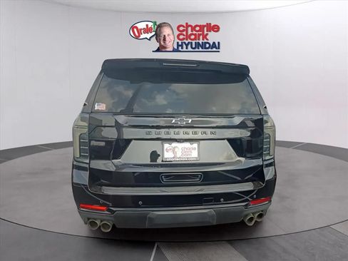 Used 2025 Chevrolet Suburban Z71 w/ Comfort Package AWD/4WD image 3