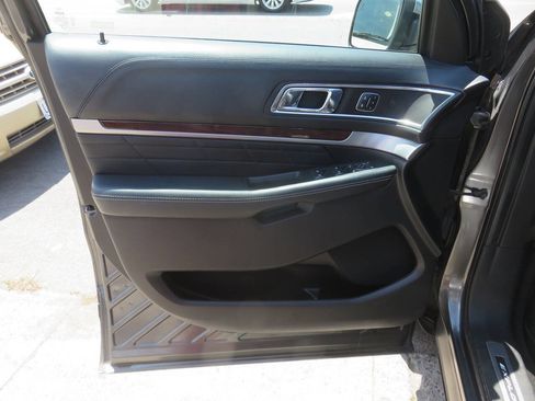 Used 2018 Ford Explorer Platinum AWD/4WD image 29