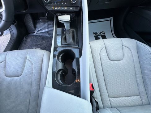 Used 2024 Hyundai Elantra Limited image 31