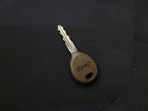 Used 2018 Jeep Wrangler Unlimited Sport image 32