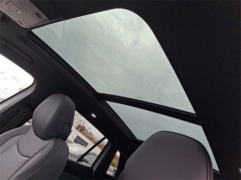 New 2026 Volkswagen Tiguan SE R-Line image 7