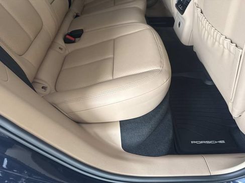 Used 2022 Porsche Macan AWD/4WD image 56