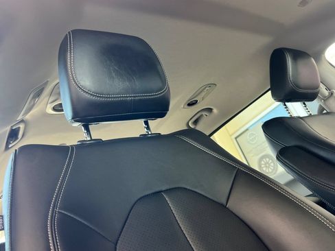 Used 2024 Chrysler Pacifica Limited FWD image 20