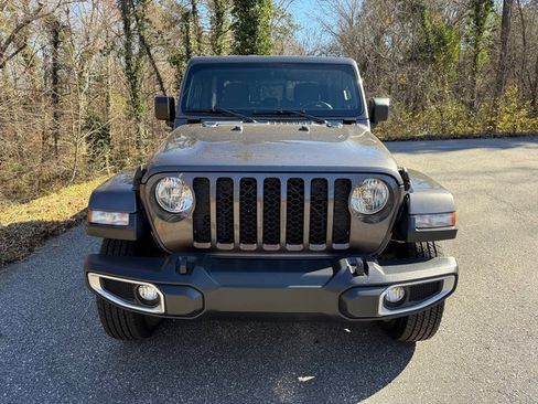 Used 2022 Jeep Gladiator Sport image 3