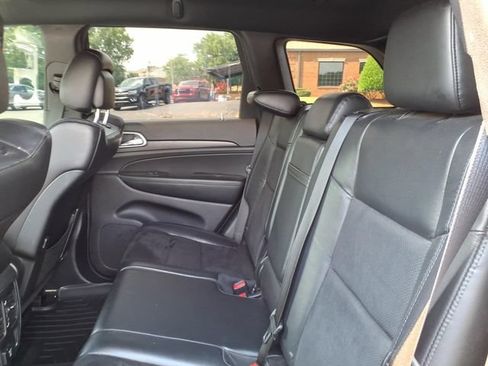 Used 2018 Jeep Grand Cherokee Altitude AWD/4WD image 6