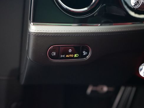 Used 2022 Bentley Flying Spur Plug-In Hybrid AWD/4WD image 33