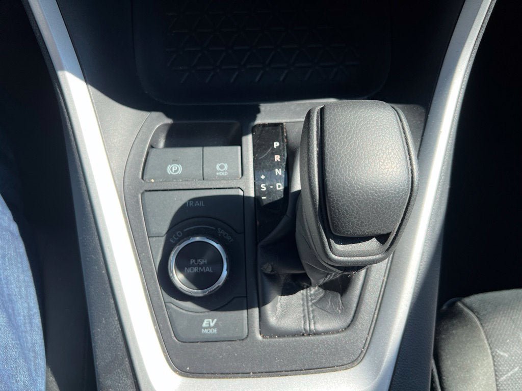 Used 2025 Toyota RAV4 XLE AWD/4WD image 21