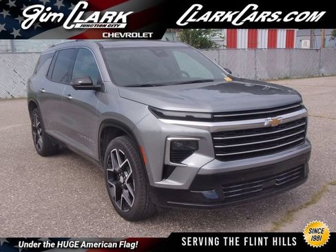 Used 2026 Chevrolet Traverse High Country AWD/4WD image 1