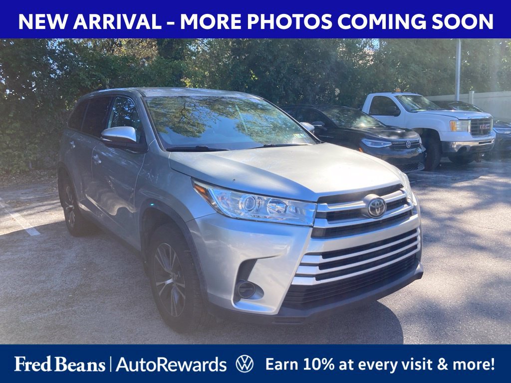 Used 2019 Toyota Highlander LE AWD/4WD image 1