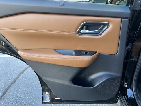 Used 2024 Nissan Rogue Platinum w/ Platinum Premium Package image 17