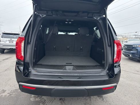 Used 2022 GMC Yukon XL SLT w/ SLT Premium Package image 28
