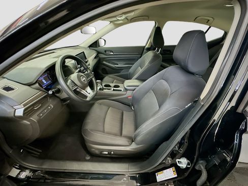 Used 2025 Nissan Altima 2.5 SV FWD image 13