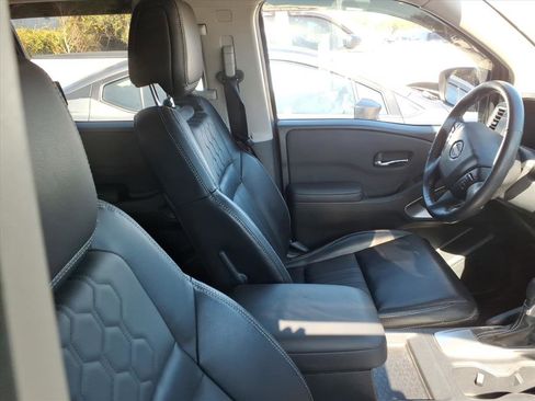 Used 2024 Nissan Frontier SL image 9