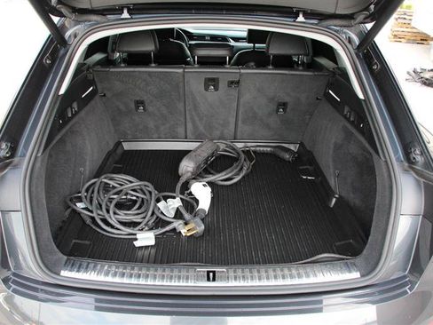 Used 2021 Audi e-tron Prestige AWD/4WD image 16