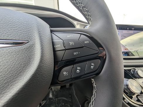 New 2026 Chrysler Pacifica Select w/ S Appearance Package image 22