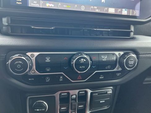 Used 2025 Jeep Gladiator Rubicon image 22