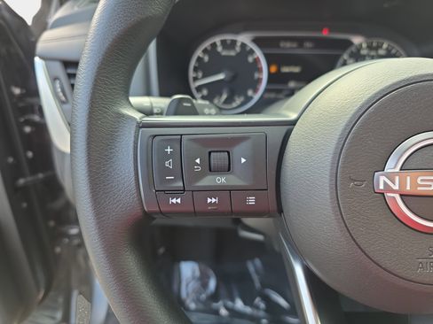Used 2024 Nissan Rogue SV AWD/4WD image 15