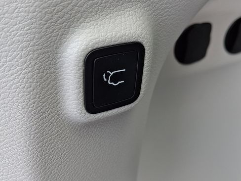 Used 2022 Jeep Cherokee Latitude Lux w/ Sun & Sound Group AWD/4WD image 30