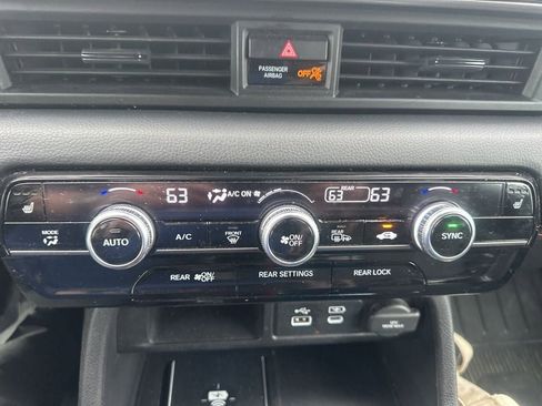 Used 2023 Honda Pilot TrailSport image 9