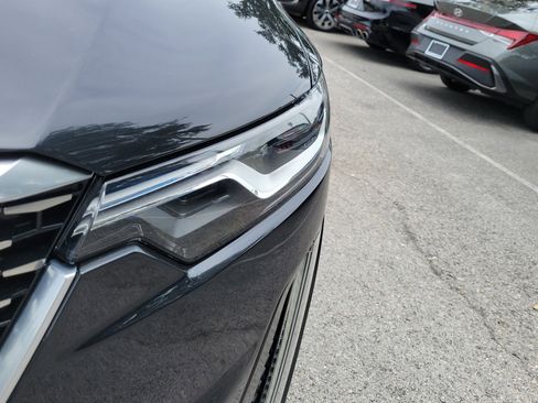 Used 2020 Cadillac XT6 Premium Luxury FWD image 3