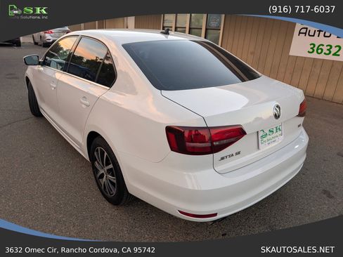 Used 2017 Volkswagen Jetta SE image 8