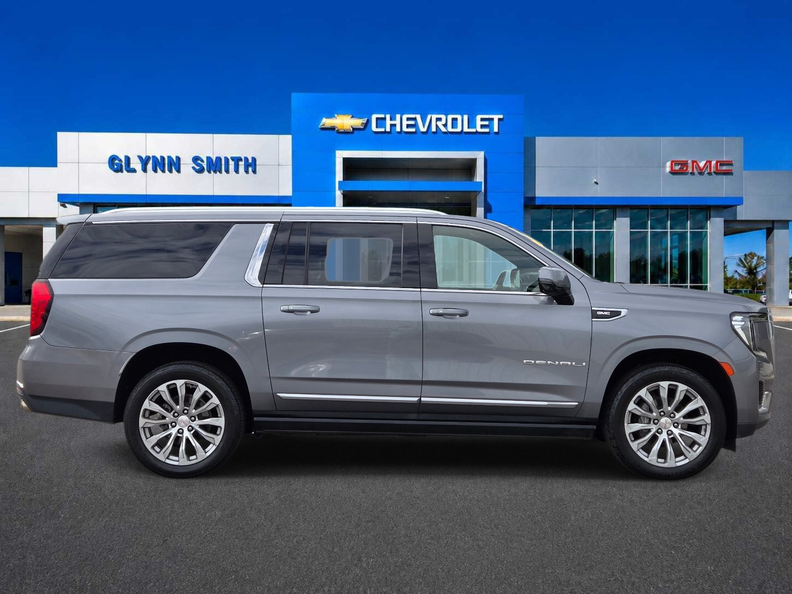 Used 2022 GMC Yukon XL Denali w/ Denali Premium Package AWD/4WD image 6