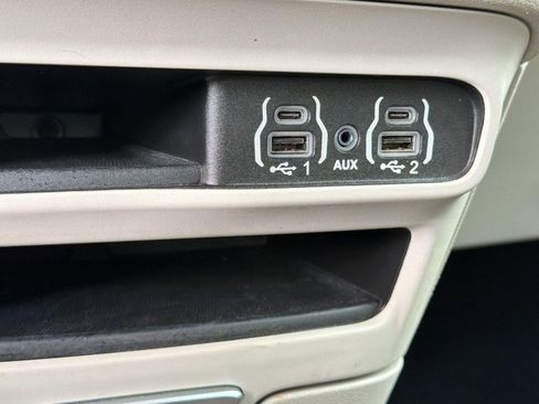 Used 2021 Chrysler Voyager Lxi FWD image 31