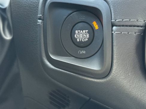 New 2025 Jeep Gladiator Sport image 27