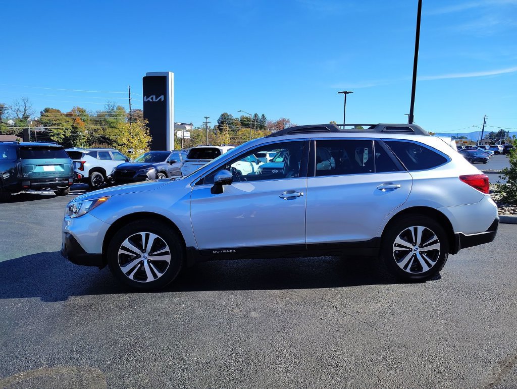Used 2019 Subaru Outback 2.5i Limited AWD/4WD image 3