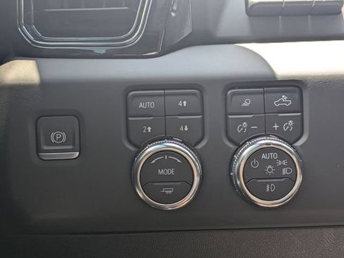 Used 2024 GMC Sierra 2500 AT4 w/ AT4 Premium Plus Package AWD/4WD image 26
