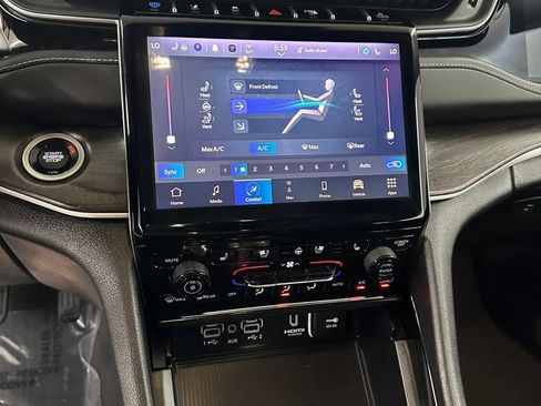 Used 2022 Jeep Grand Cherokee Limited 4xe w/ Luxury Tech Group II AWD/4WD image 18